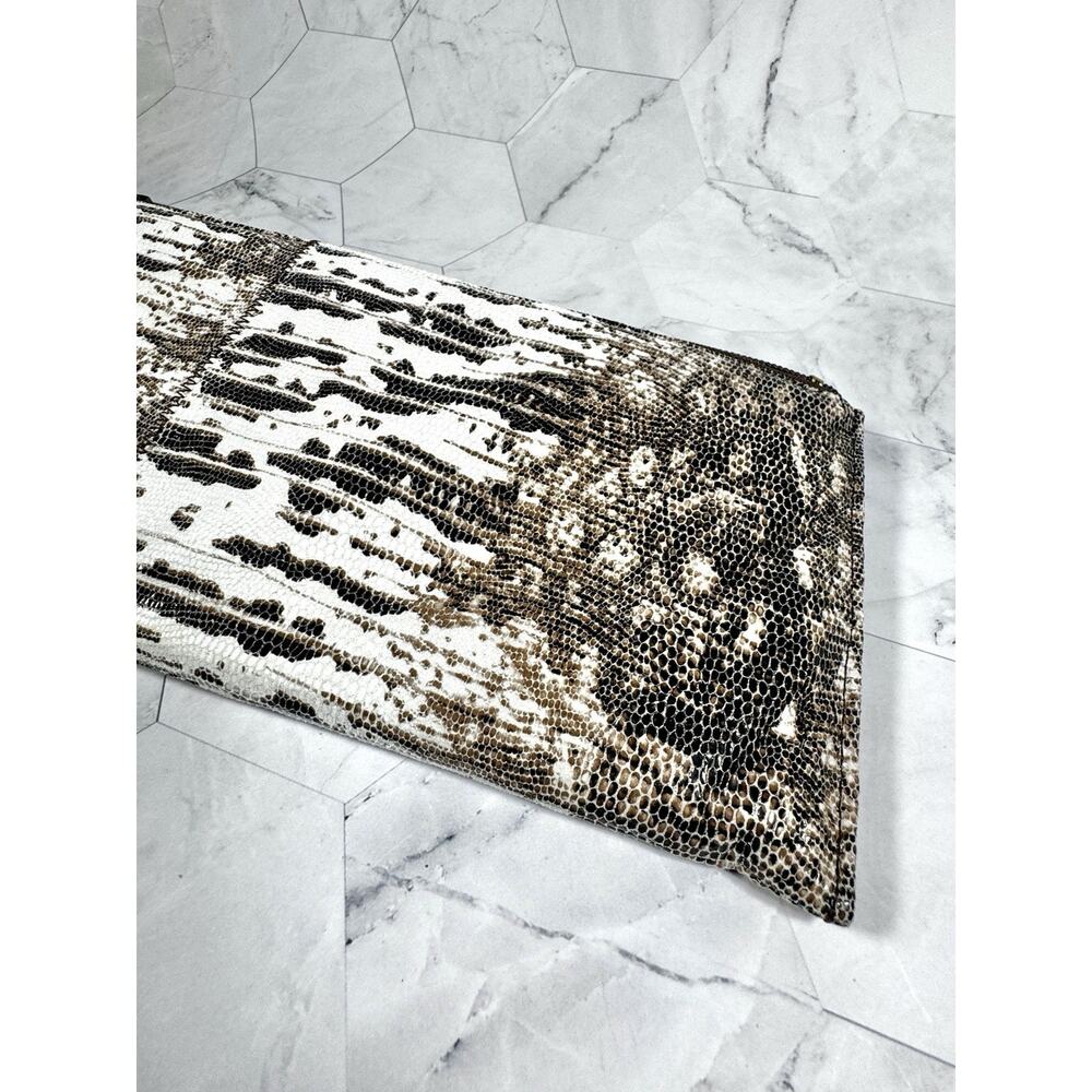 Hobo Vida leather Snakeskin Print Clutch Wristlet New With Tags - Picture 5 of 8